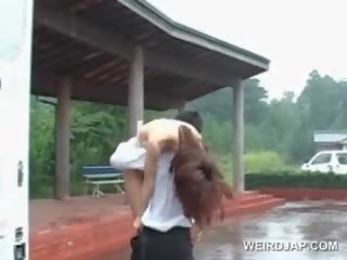 Varmt asiatisk voksen video video dukke fitte spikret hund utendørs