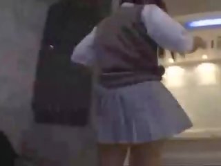 Hampir tidak yang tidak bersalah remaja warga jepun sekolah wanita klip beliau ketat seluar !